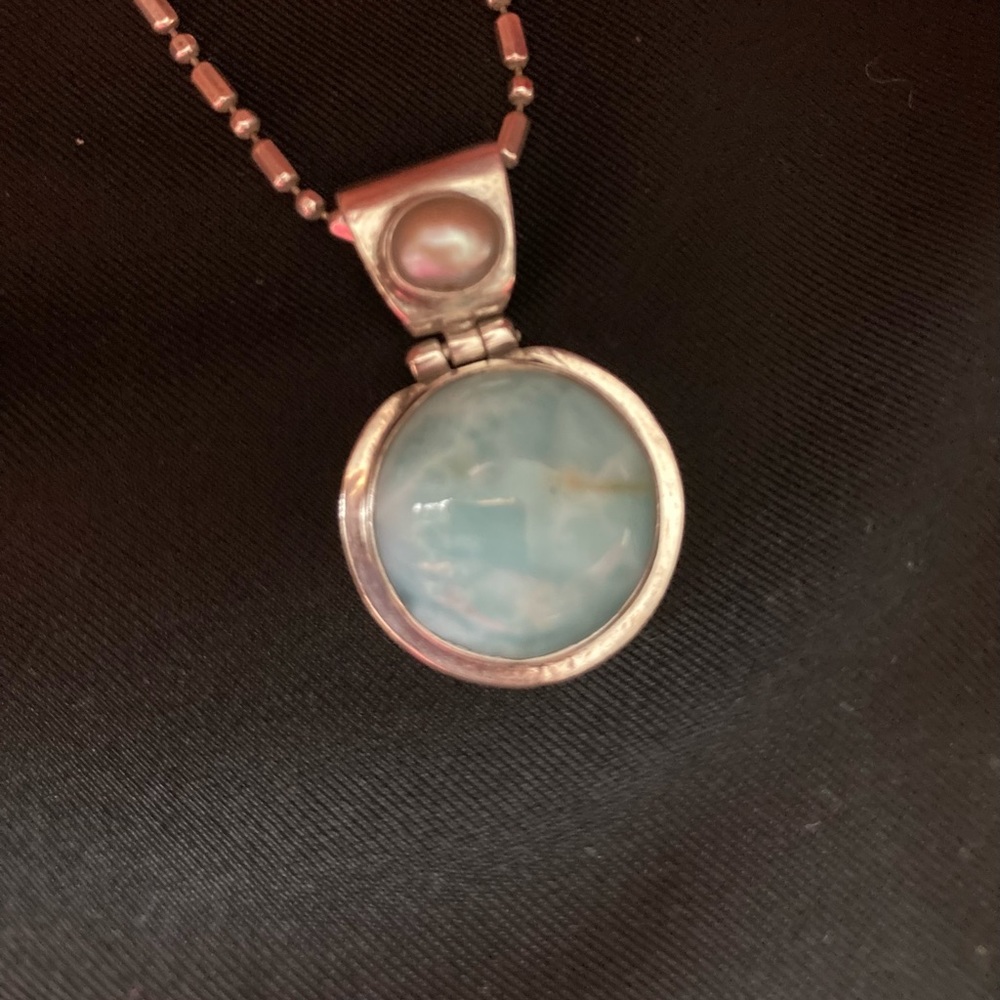Larimar and sterling silver 16” necklace with mother of pearl clasp - Picture 2 of 8